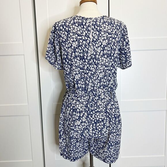 Rails Sophia Navy Camellia Blue White Mini Floral V-Neck Short Sleeve Romper L - Picture 4 of 5